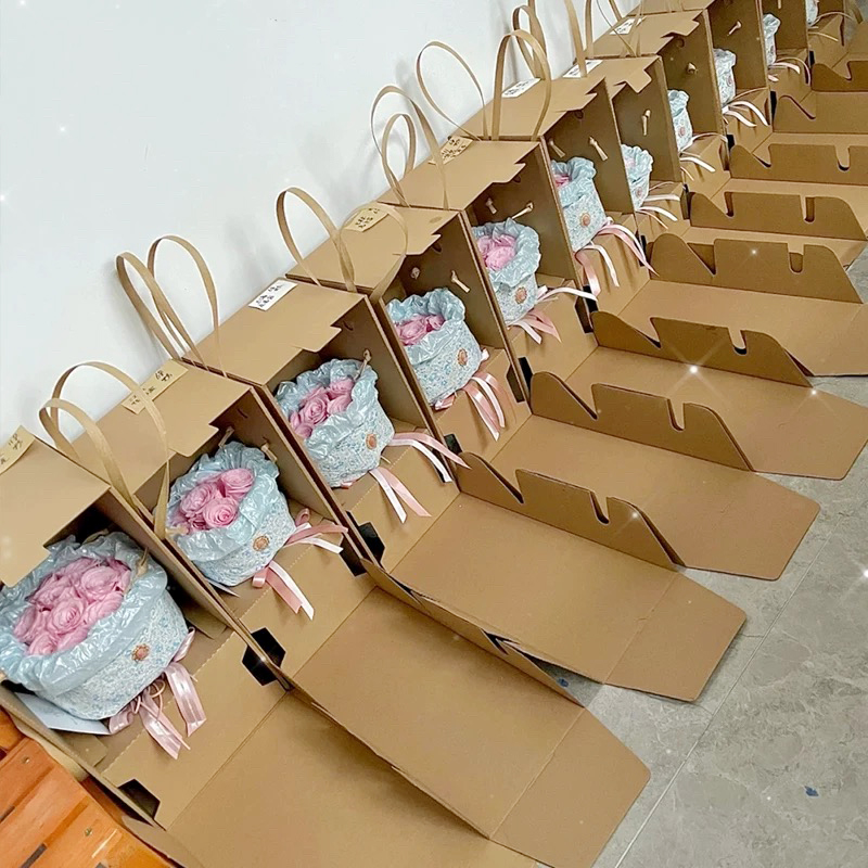 Cajas de regalo de flores corrugadas marrones uniformes